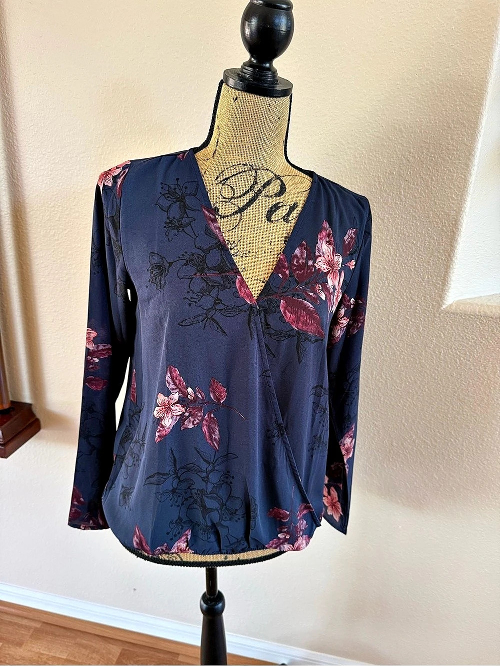 Krazy Kat Floral Blouse in Blue Size Small Like New